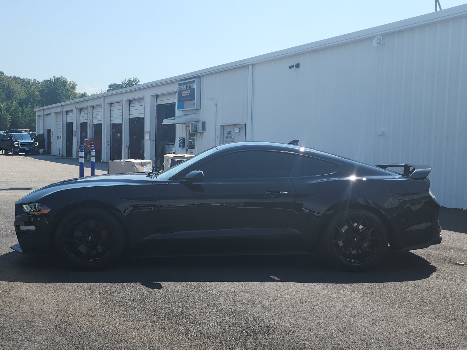 Used 2022 Ford Mustang GT Premium w/ Equipment Group 401A RWD image 2