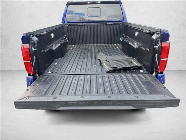 Certified 2025 Toyota Tacoma SR5 AWD/4WD image 28