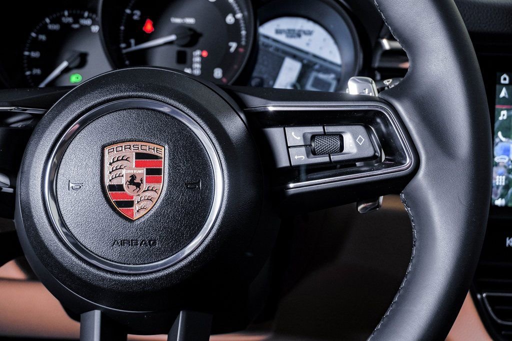 Certified 2025 Porsche Macan image 19