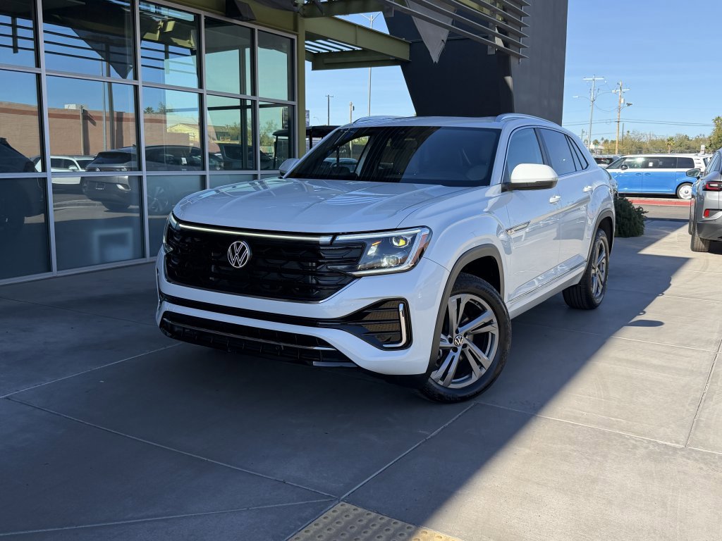 Used 2024 Volkswagen Atlas Cross Sport SEL R-Line image 2