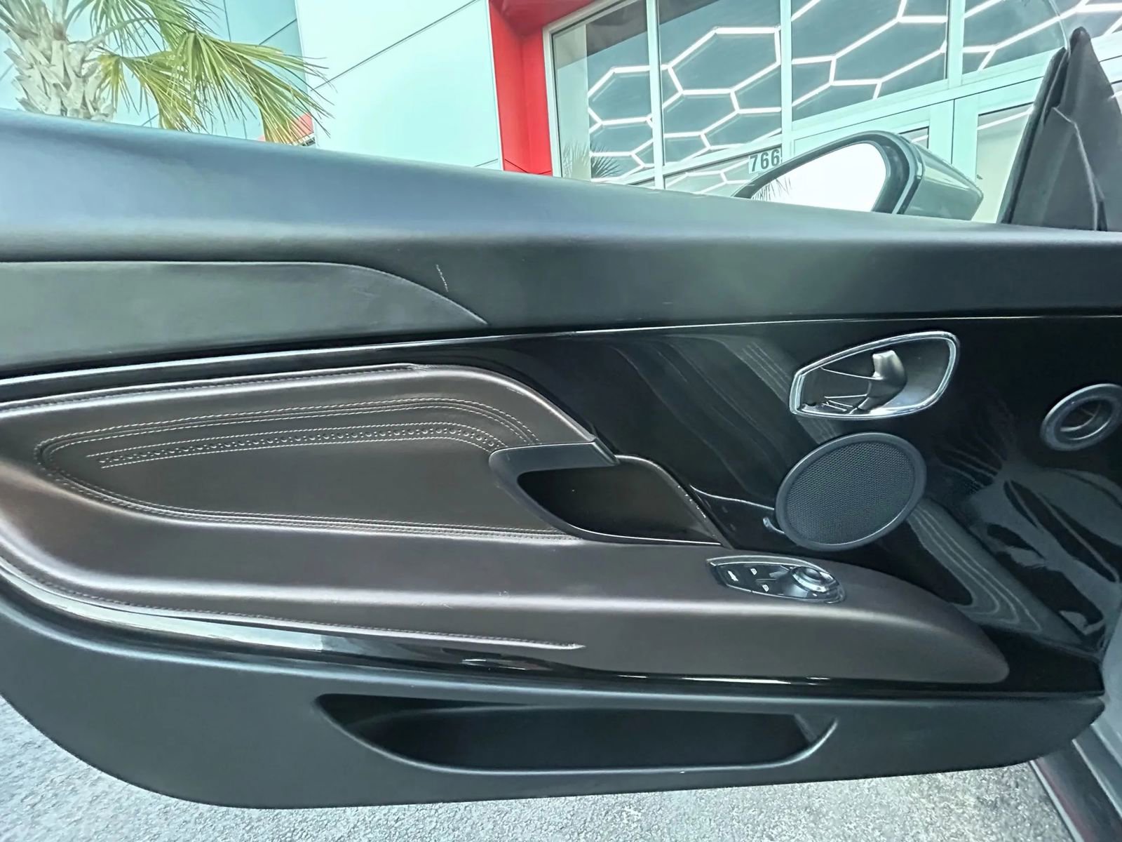 Used 2020 Aston Martin DB11 Coupe image 18