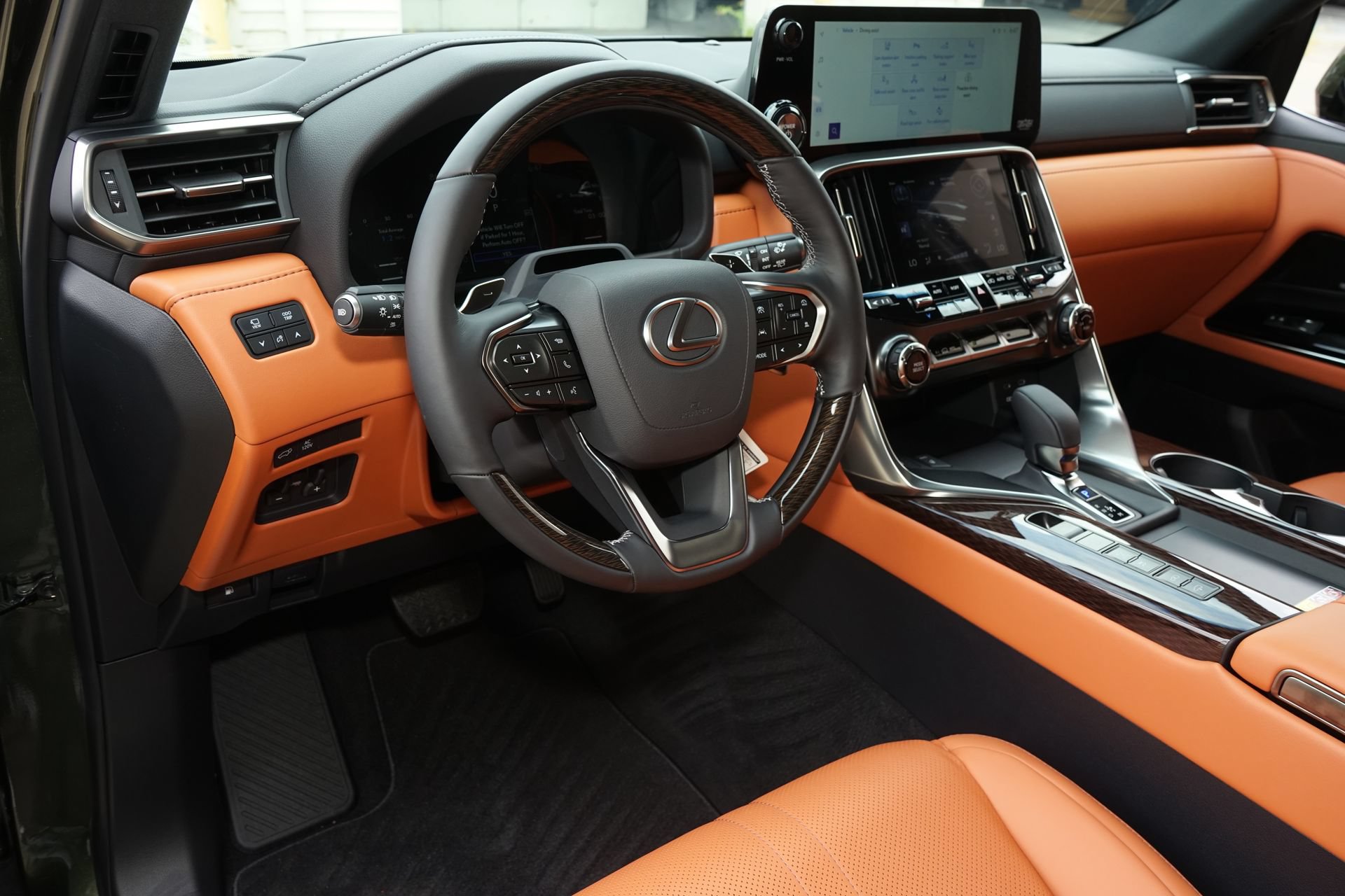 Used 2026 Lexus LX 700h Ultra Luxury w/ Accessory Package (Z1) AWD/4WD image 8