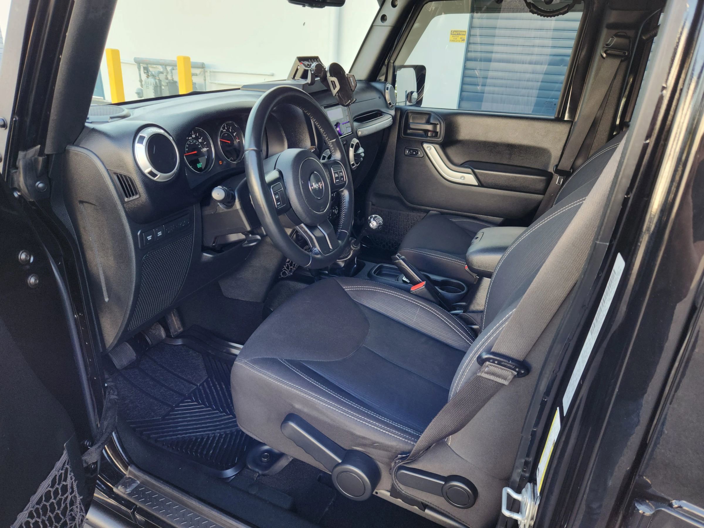 Used 2017 Jeep Wrangler Unlimited Rubicon w/ Cold Weather Group image 6