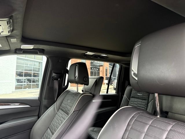 Used 2025 Cadillac Escalade ESV Sport Platinum AWD/4WD image 4