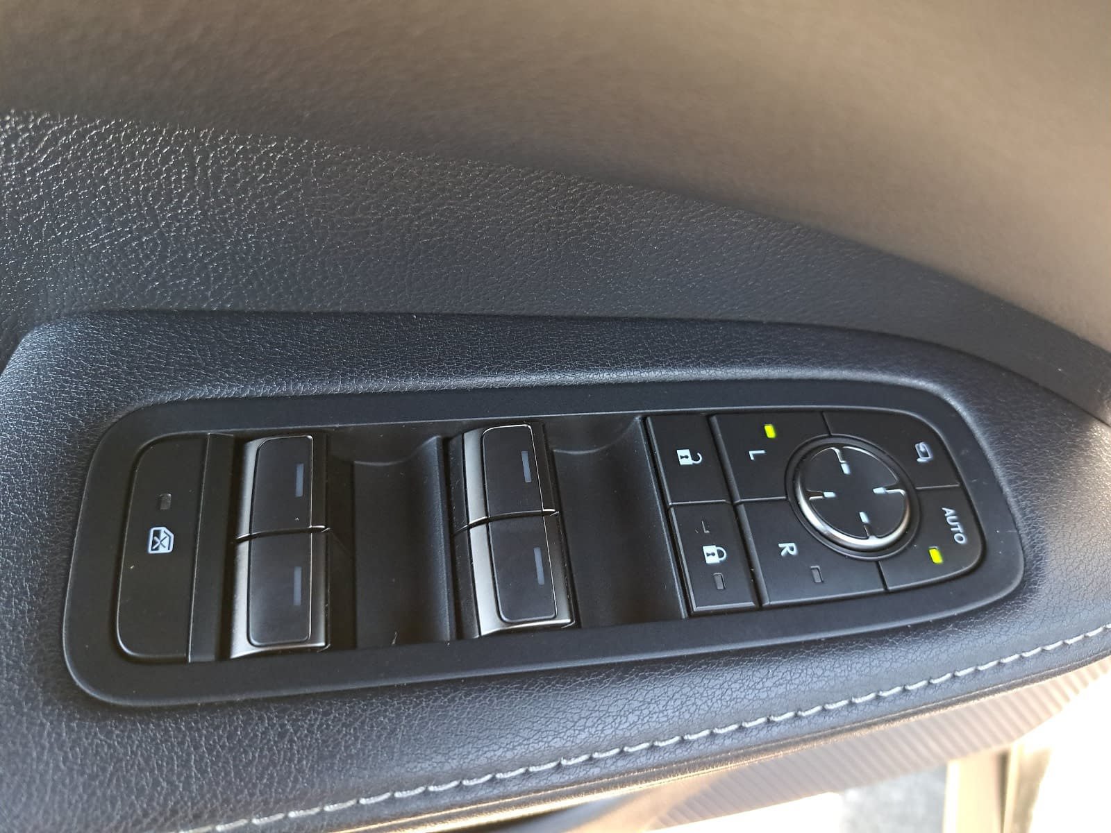 Used 2025 Lexus RX 350h w/ Convenience Package AWD/4WD image 31