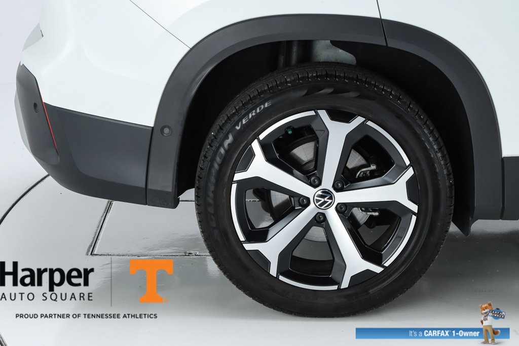 New 2025 Volkswagen Tiguan SE w/ Panoramic Sunroof Package AWD/4WD image 13