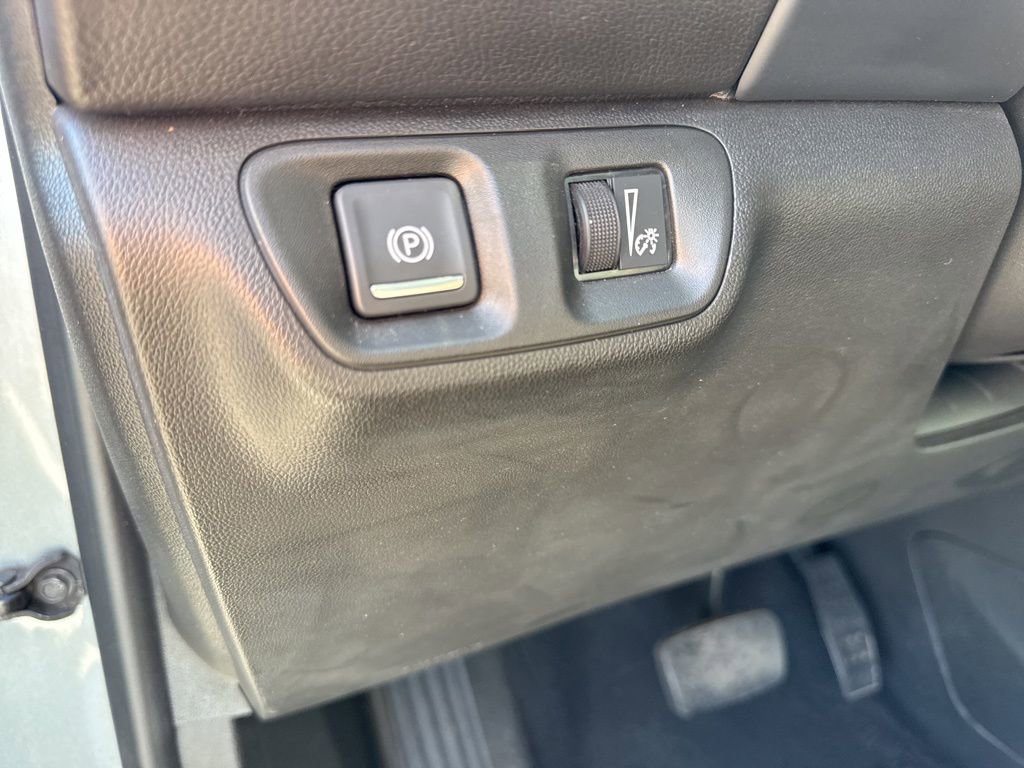 Used 2023 GMC Acadia SLE image 18