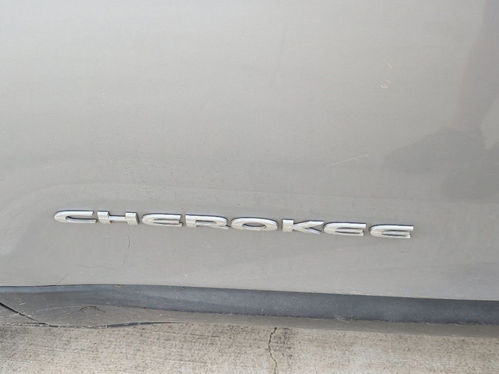 Used 2015 Jeep Cherokee Limited FWD image 9