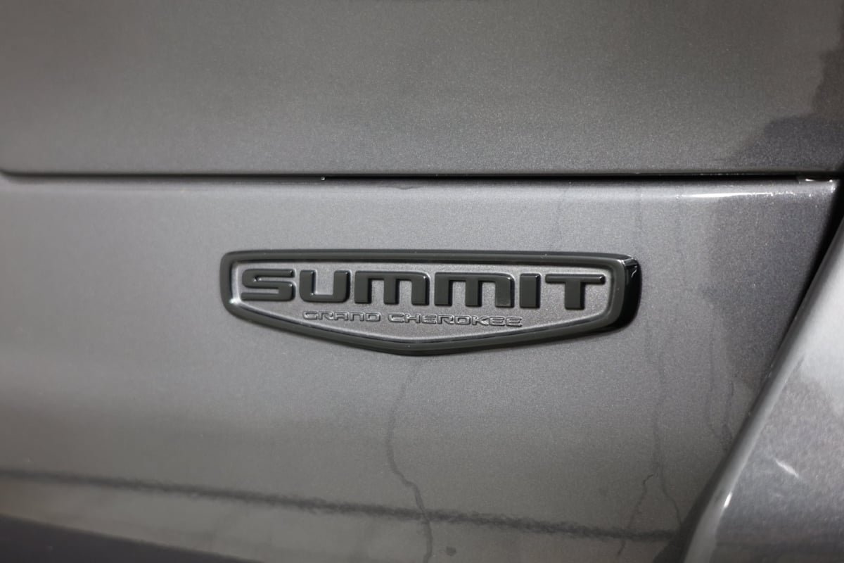 Used 2025 Jeep Grand Cherokee L Summit AWD/4WD image 17
