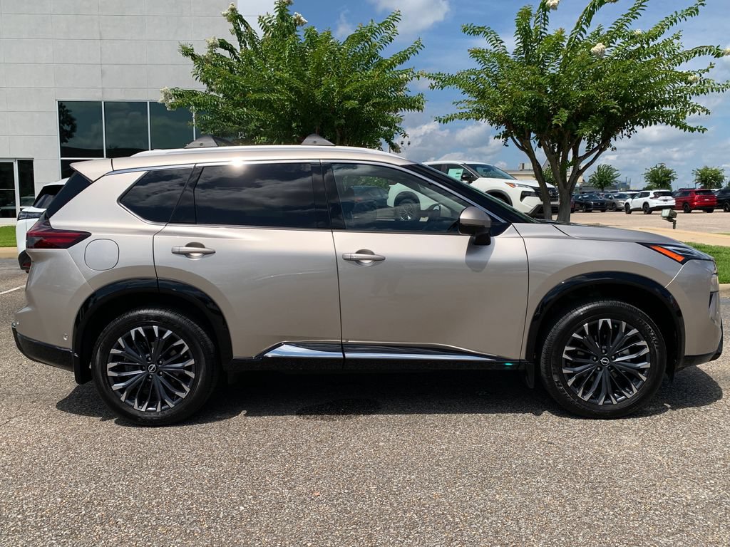Used 2026 Nissan Rogue Platinum w/ Platinum Premium Package AWD/4WD image 2