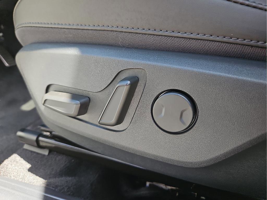 Used 2025 Kia Niro SX Touring image 12