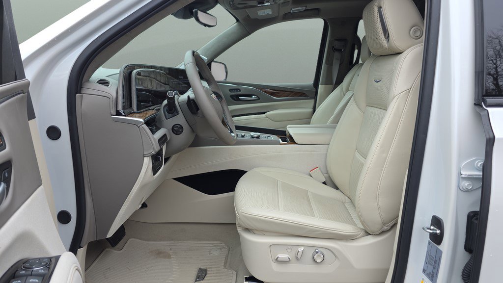 Certified 2024 Cadillac Escalade Sport Platinum w/ Heavy-Duty Trailer Package image 26