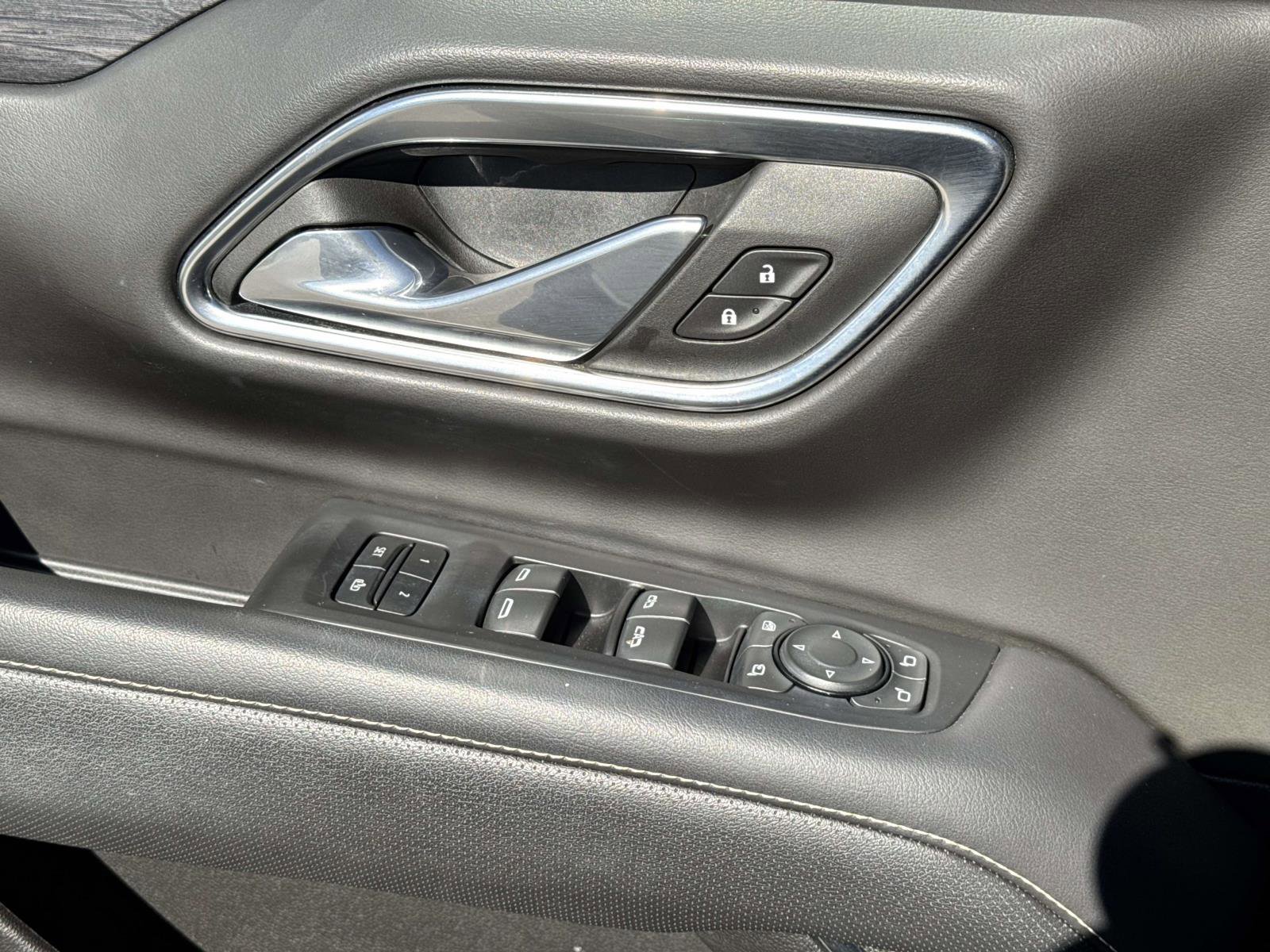 Used 2023 GMC Yukon SLT w/ SLT Luxury Package image 21