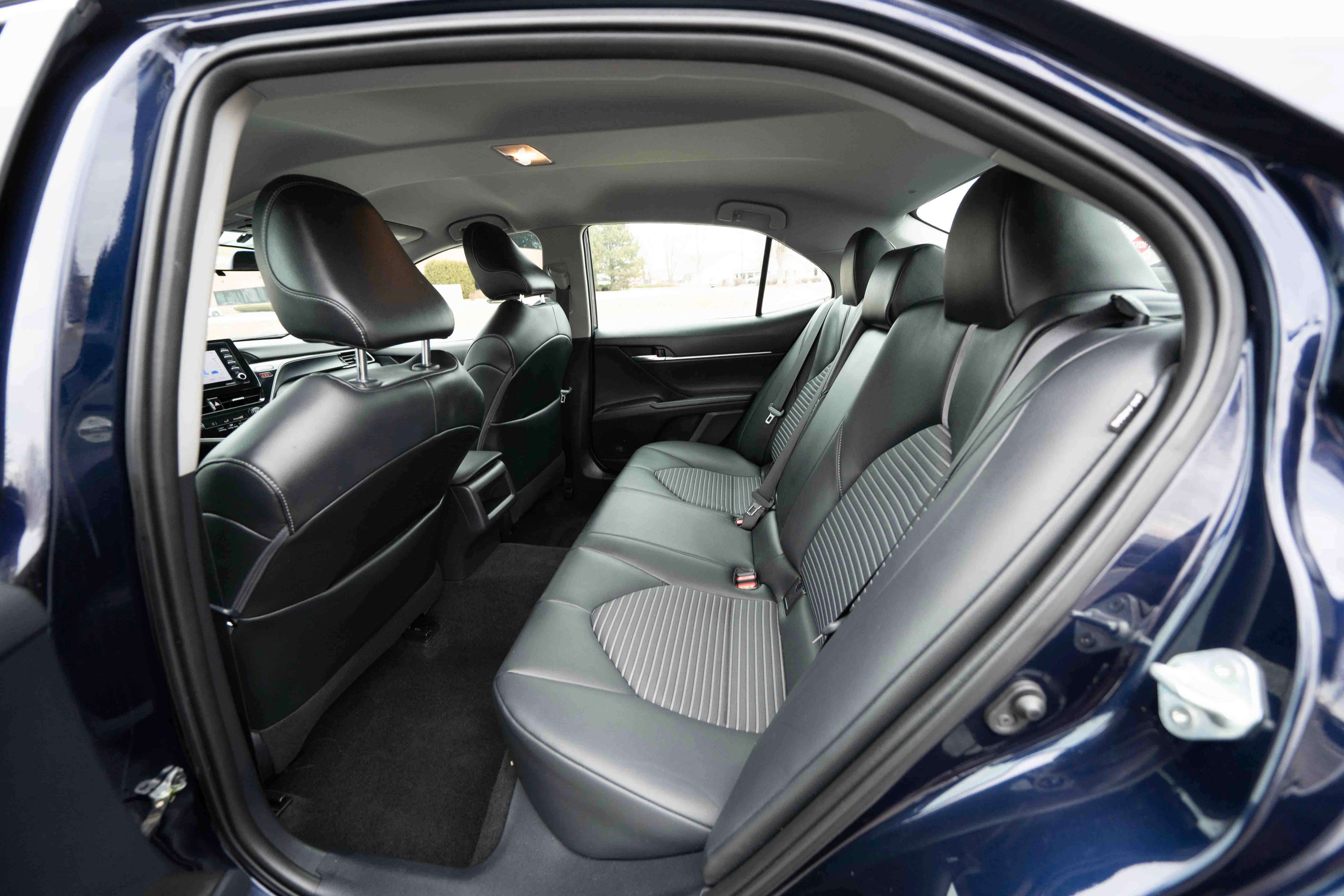 Used 2021 Toyota Camry SE w/ Cold Weather Package image 23