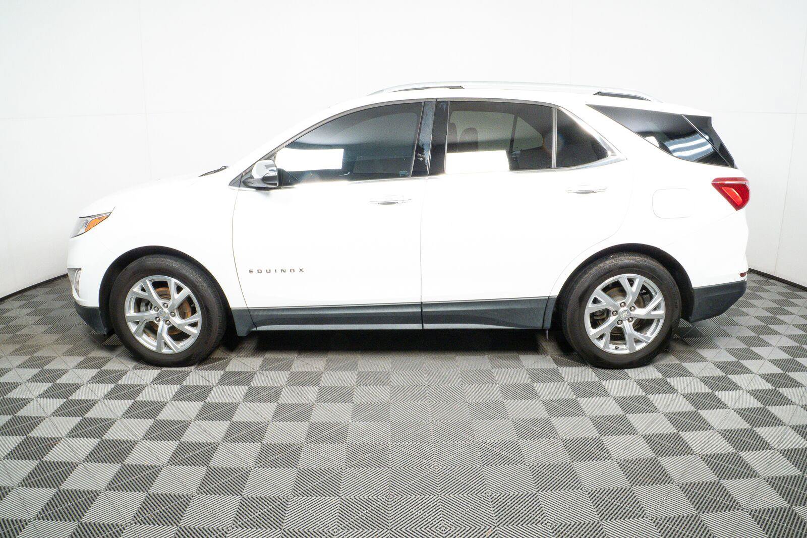 Used 2018 Chevrolet Equinox Premier FWD image 30