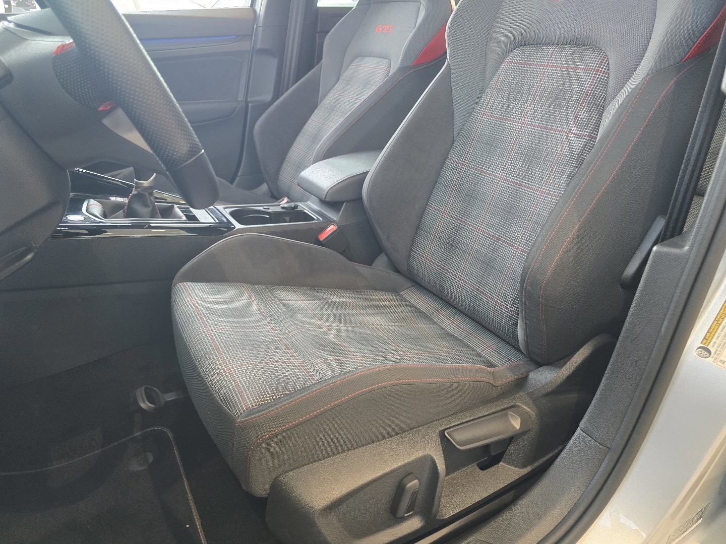 Certified 2023 Volkswagen GTI SE FWD image 31