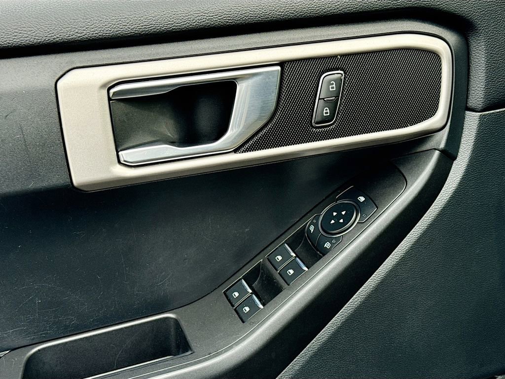 Used 2021 Ford Explorer Base image 18