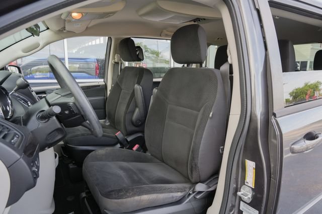 Used 2017 Dodge Grand Caravan SE w/ Power Window Group FWD image 18