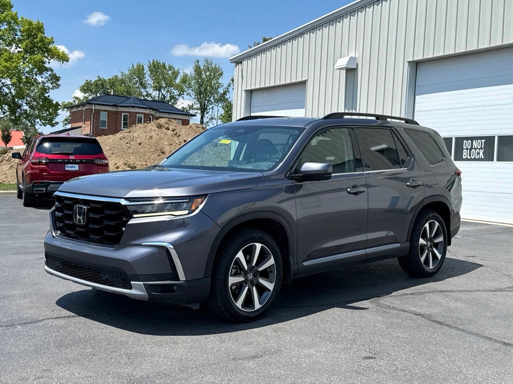 Used 2025 Honda Pilot Elite image 3