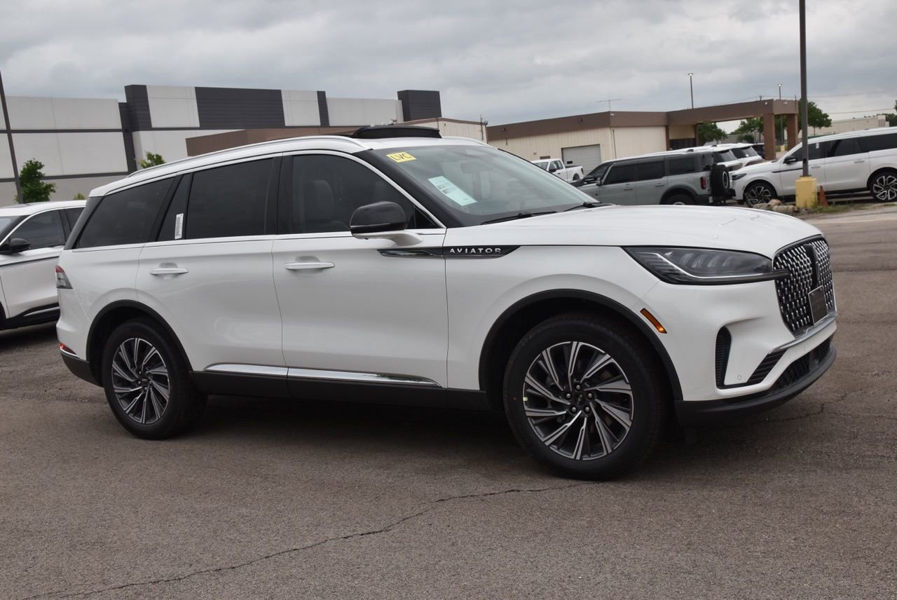 New 2026 Lincoln Aviator AWD image 4