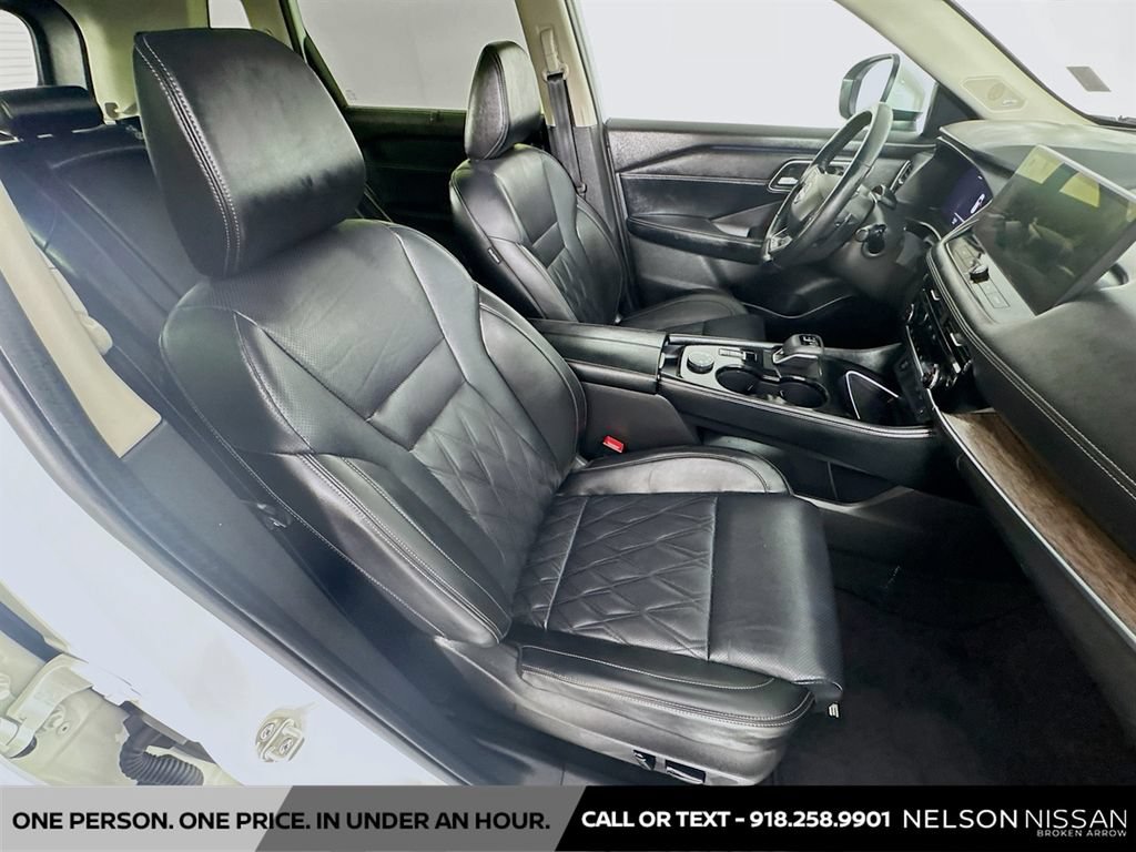 Certified 2026 Nissan Rogue Platinum w/ Tech Package AWD/4WD image 30
