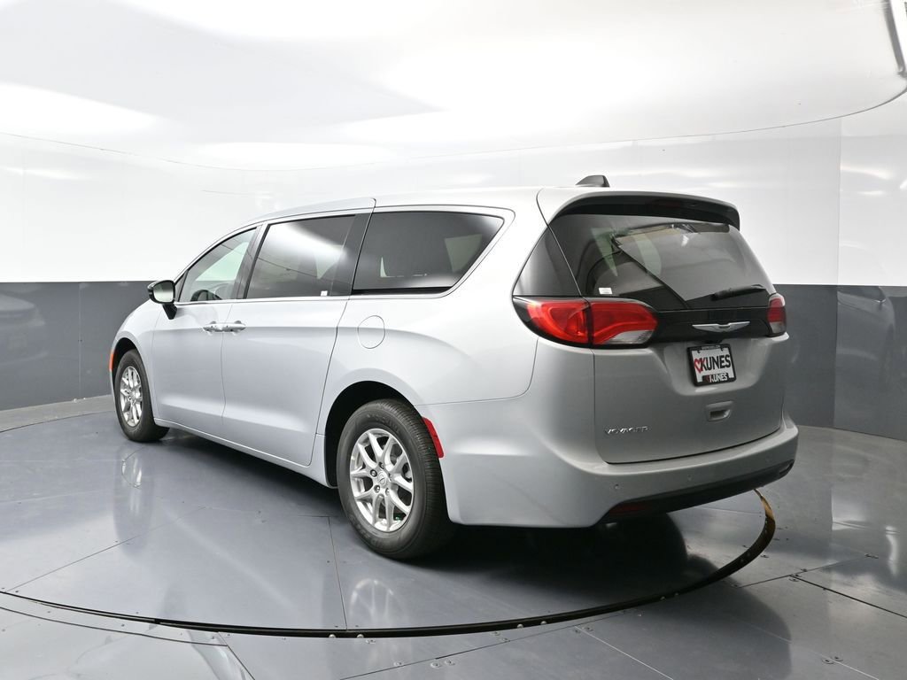 New 2026 Chrysler Voyager LX image 7