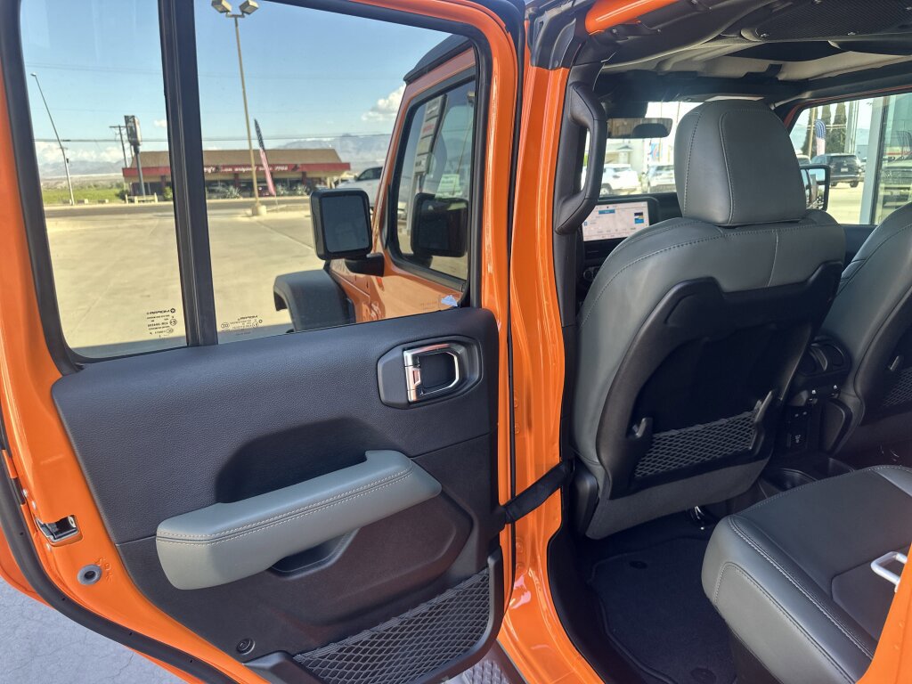 New 2025 Jeep Gladiator Mojave w/ Convenience Group image 9