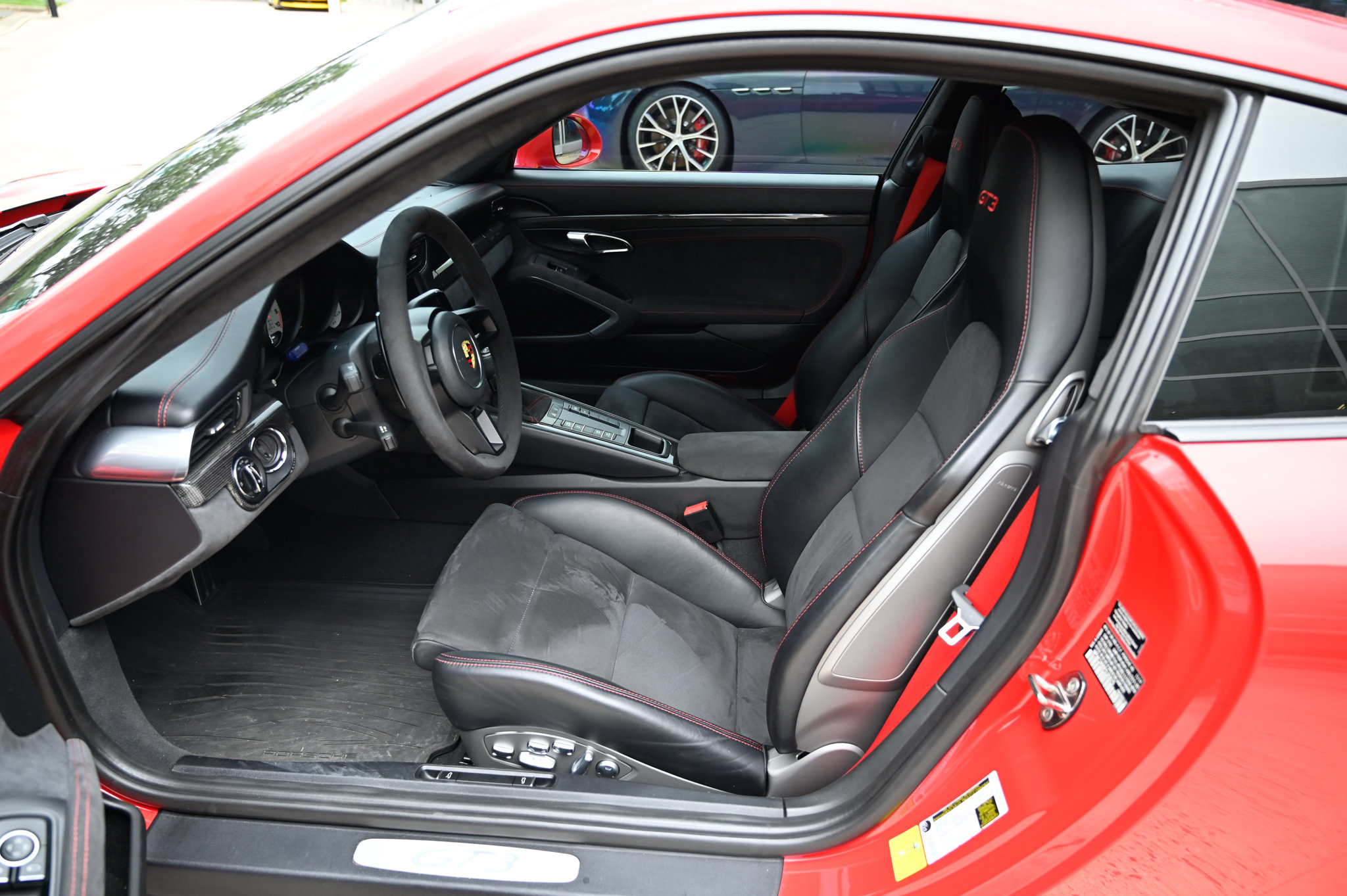 Used 2015 Porsche 911 GT3 RWD image 17