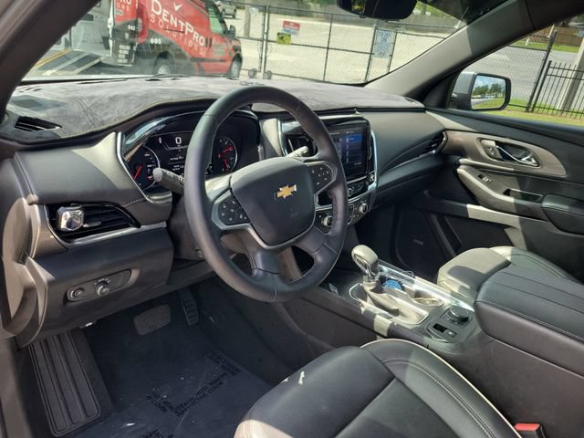 Used 2023 Chevrolet Traverse Premier FWD image 17