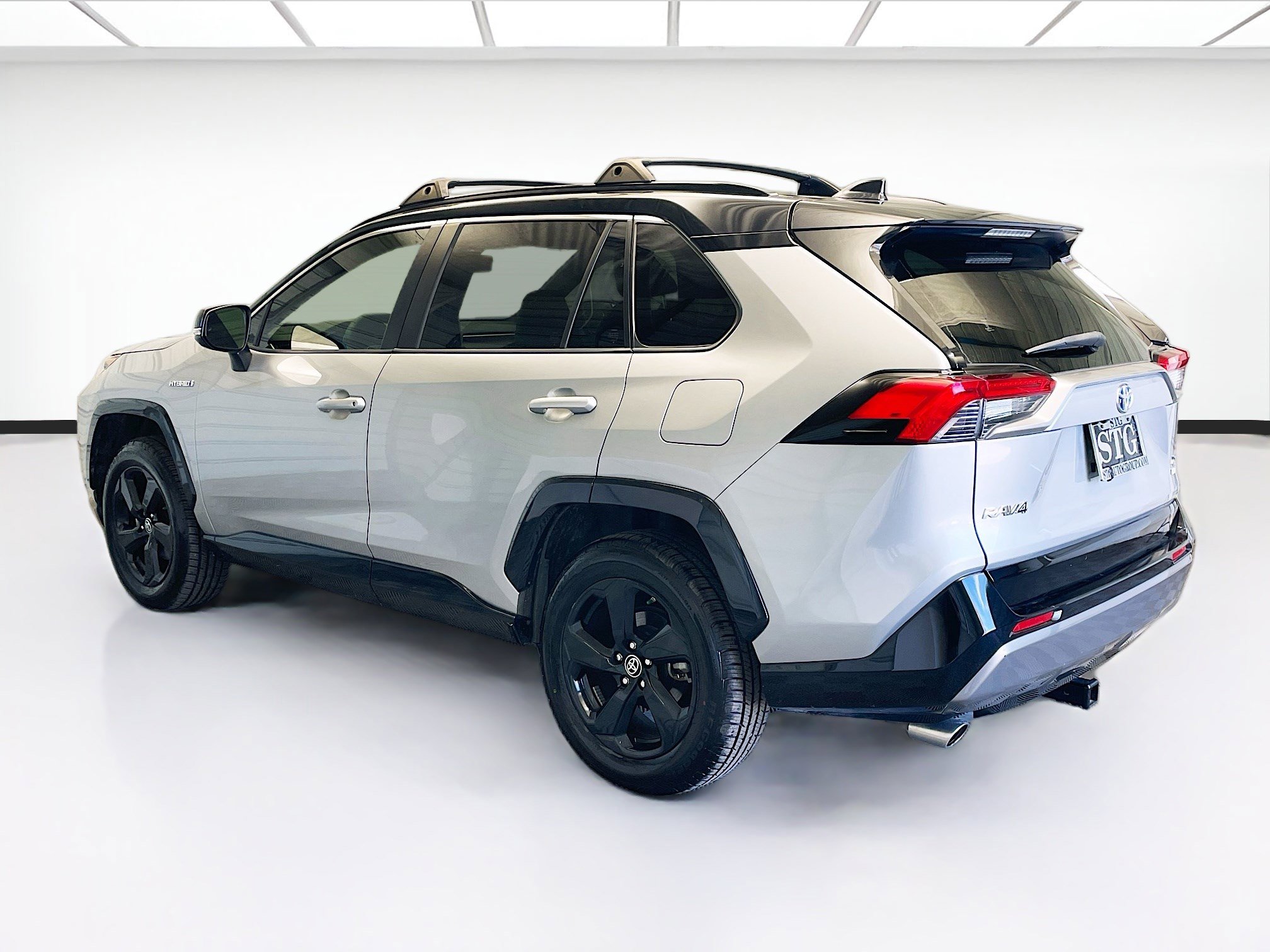 Used 2019 Toyota RAV4 XSE w/ Carpet Mat Package image 6