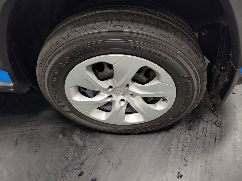 Used 2019 Toyota RAV4 LE w/ Carpet Mat Package image 10