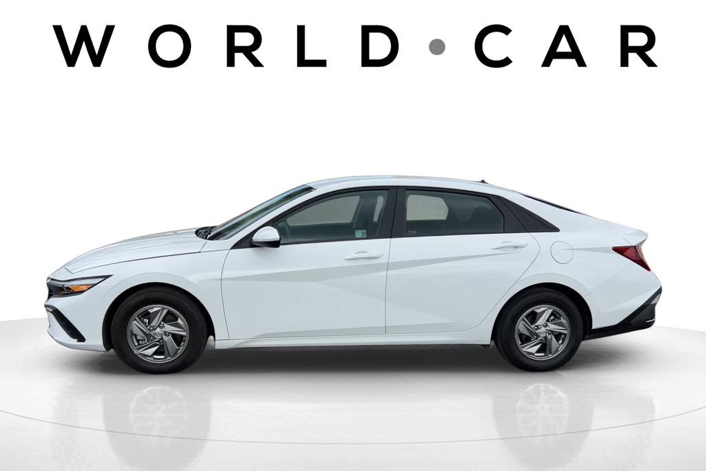 Certified 2025 Hyundai Elantra SE image 6
