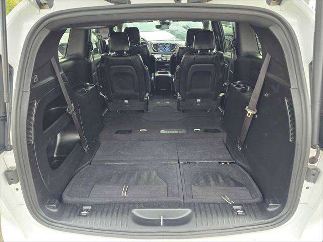 Used 2025 Chrysler Pacifica Select FWD image 14