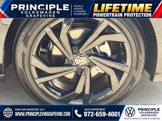 New 2027 Volkswagen Jetta SE FWD image 3