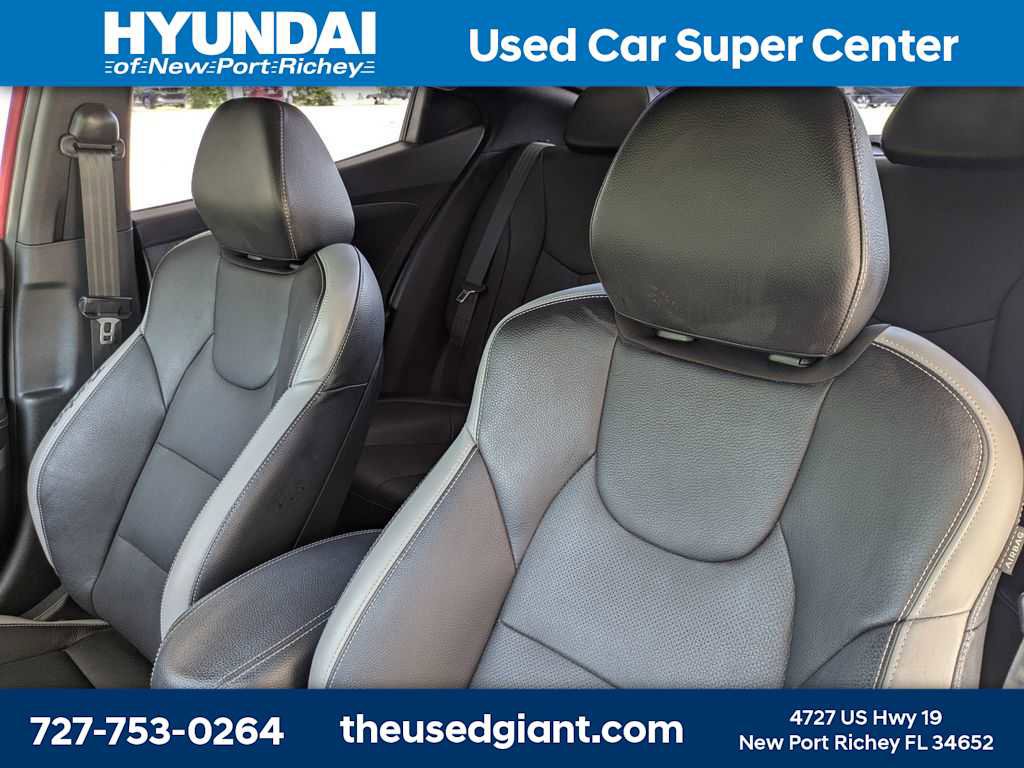 Used 2016 Hyundai Veloster Turbo FWD image 7