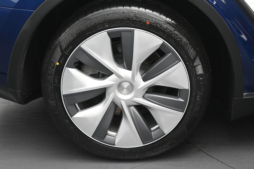 Used 2024 Tesla Model Y 2WD image 9