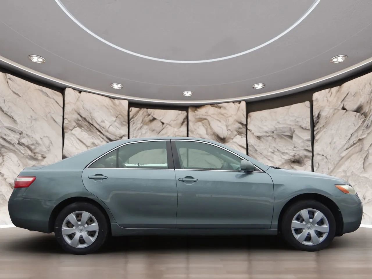 Used 2009 Toyota Camry LE FWD image 5