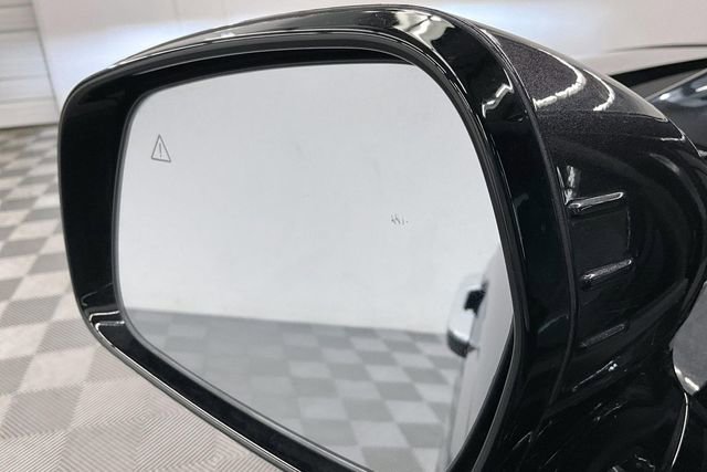 Used 2025 Kia Carnival FWD image 39