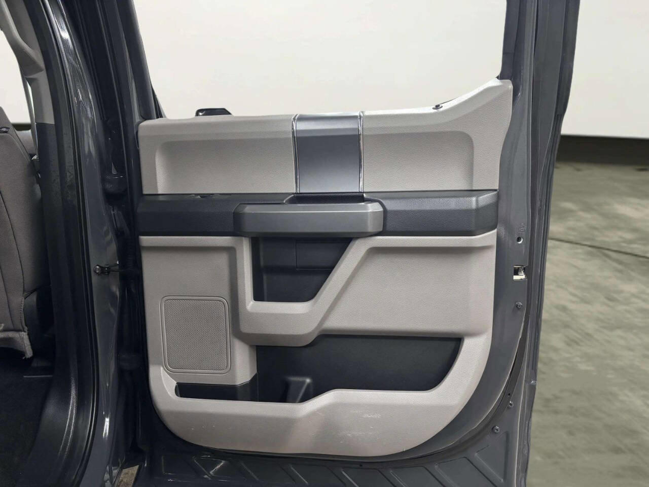 Used 2017 Ford F150 XLT w/ Equipment Group 302A Luxury image 17