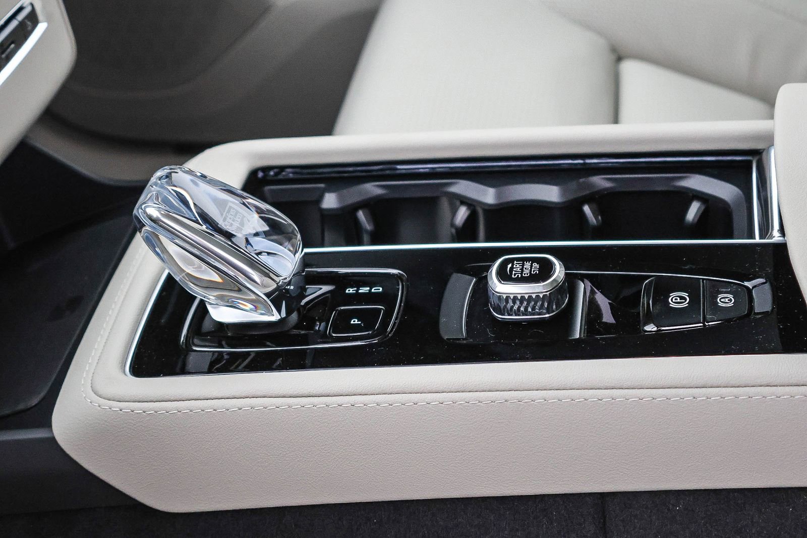 New 2026 Volvo XC90 T8 Ultra w/ Protection Package Premier image 29