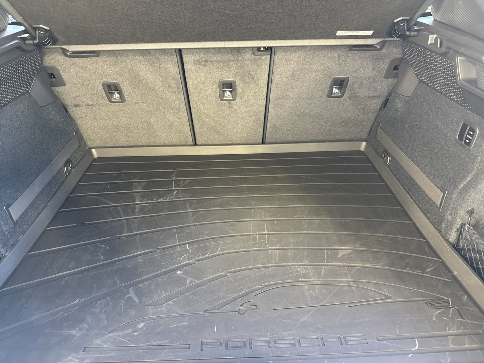 Certified 2025 Porsche Macan 4 Electric AWD/4WD image 17