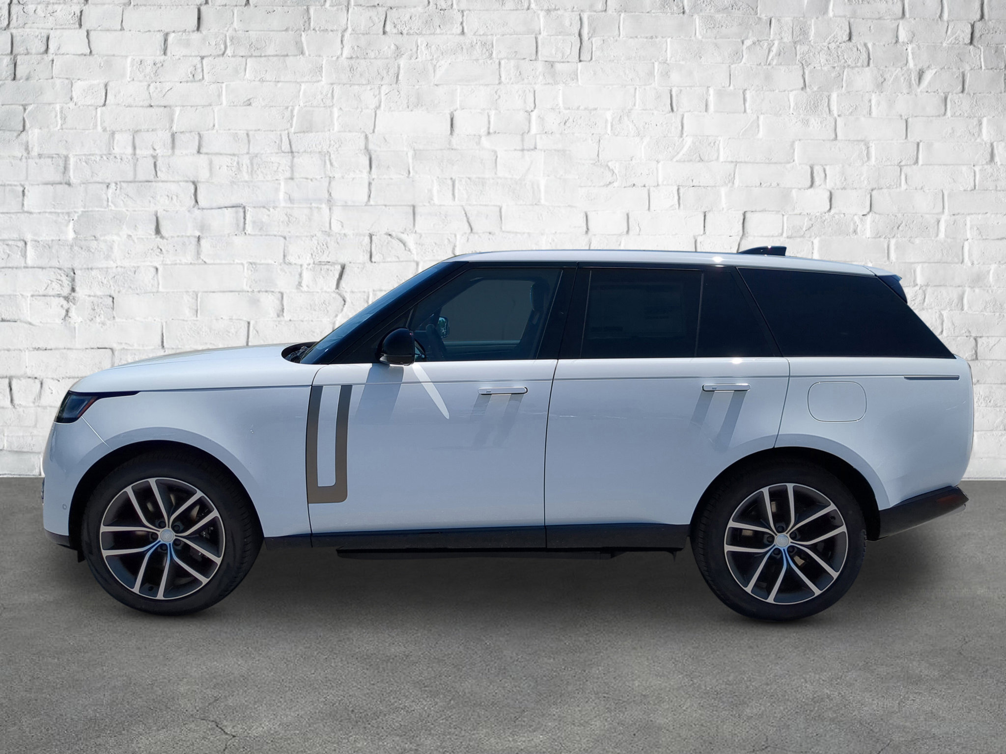 New 2025 Land Rover Range Rover SE image 3