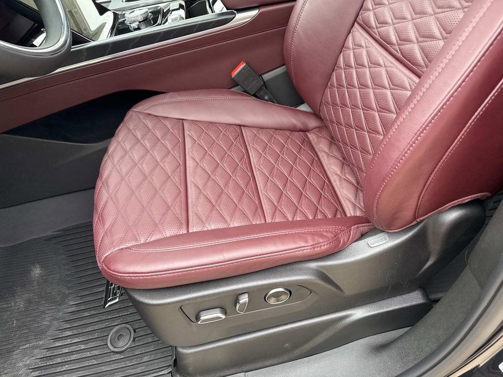 New 2026 Cadillac Escalade Luxury w/ LPO, Floor Liner Package AWD/4WD image 15