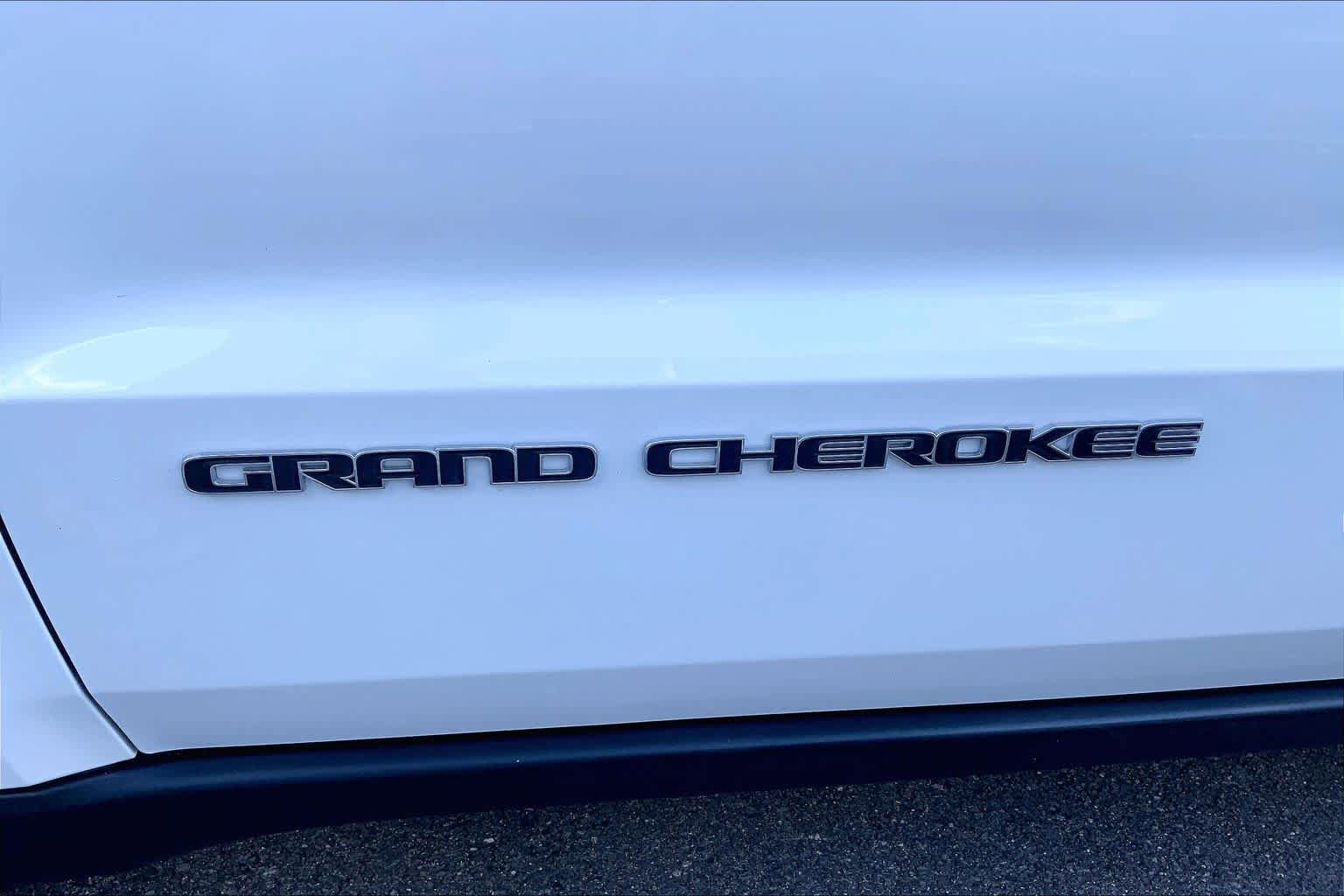 Used 2019 Jeep Grand Cherokee Limited AWD/4WD image 10