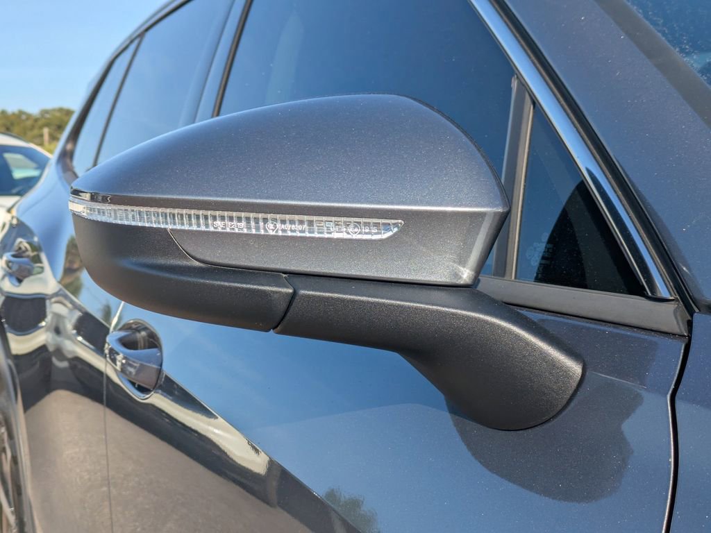 Used 2025 Volkswagen Tiguan SE image 11