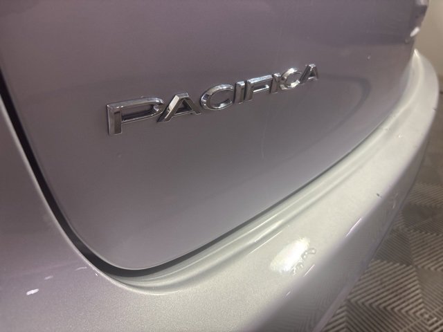 Certified 2024 Chrysler Pacifica Touring-L image 5