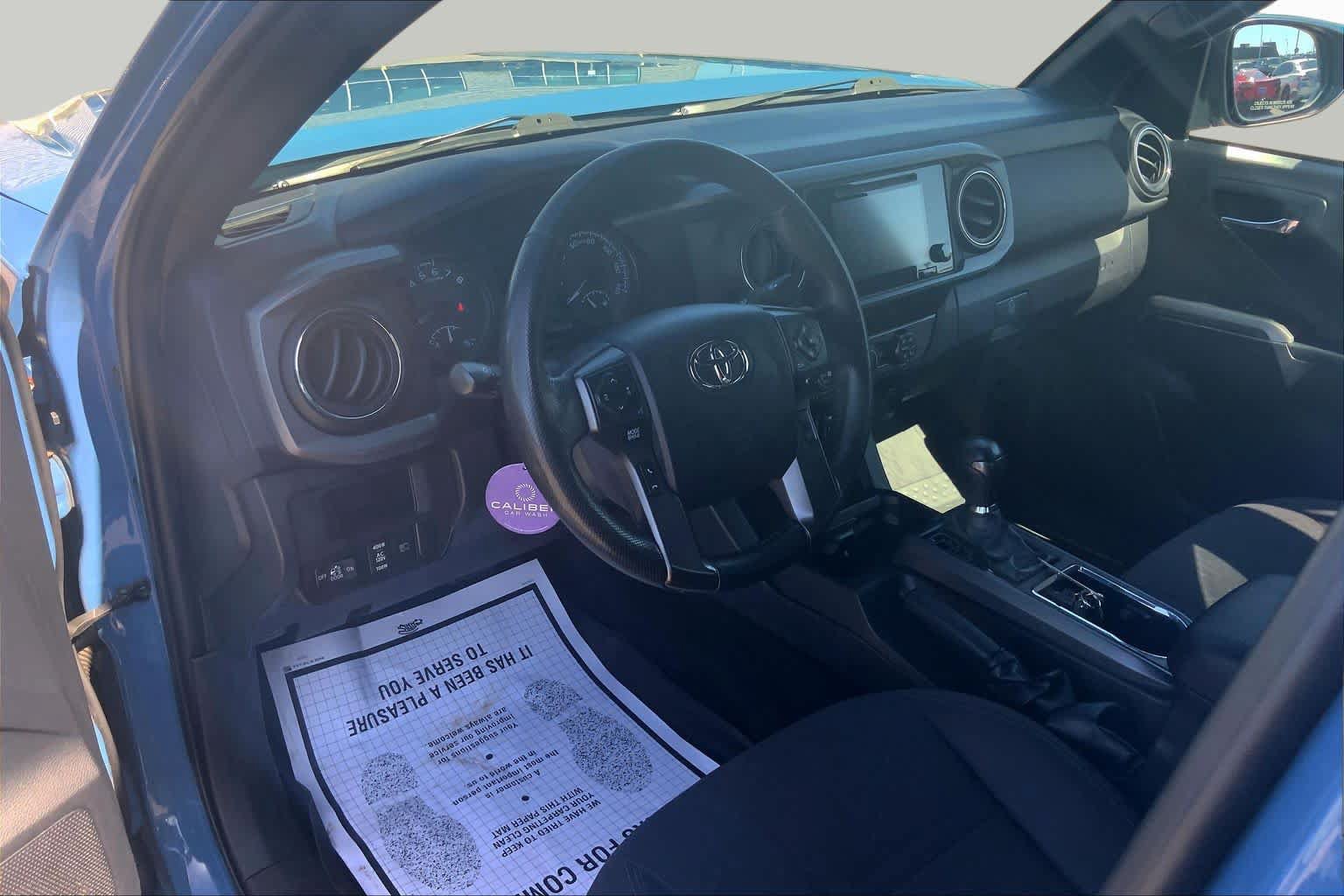 Used 2019 Toyota Tacoma TRD Off-Road w/ Technology Package AWD/4WD image 17