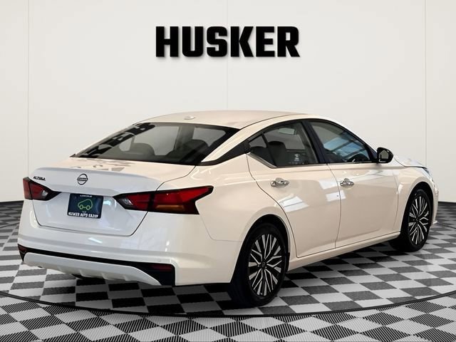 Used 2025 Nissan Altima 2.5 SV FWD image 8