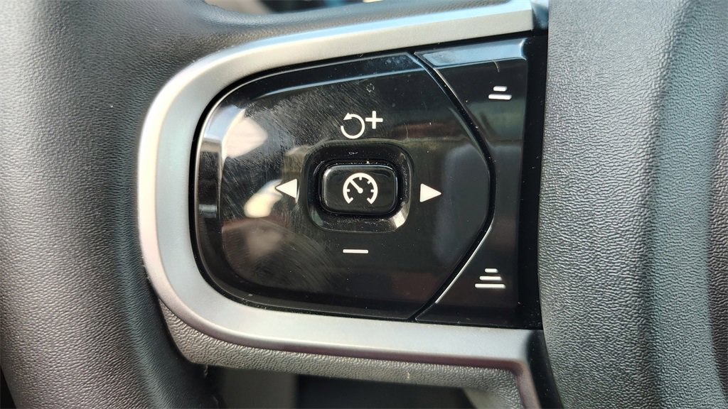 Certified 2025 Volvo XC60 B5 Plus image 15