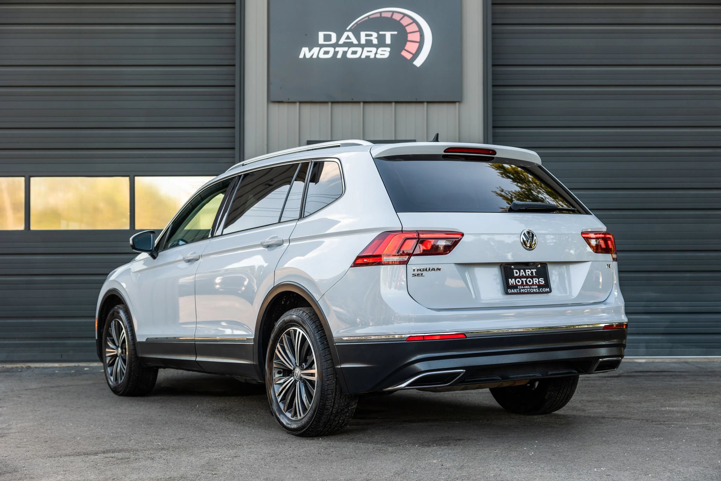 Used 2018 Volkswagen Tiguan SEL FWD image 5